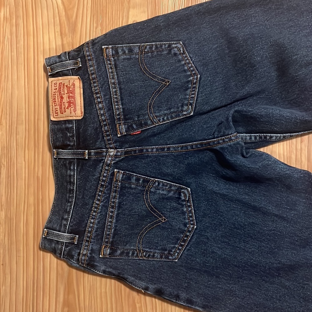 VINTAGE Levi’s, high waisted sinched waist, size 4 but could fit 25 inch waist